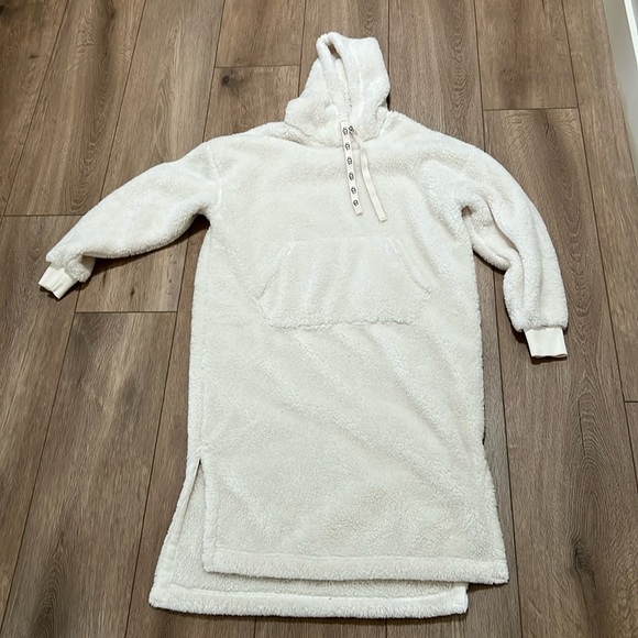UGG Oversized Hooded Cozy Lounger NWOT - Picture 1 of 4